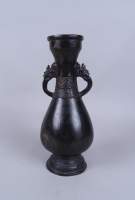 Asiatique : Vase ancien en bronze Chine a/ anses sculptées (mq fond)
