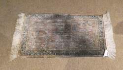 Tapis d'Orient noué main HEREKE soie (sale) 129x70cm