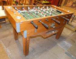 Jouet: Baby-foot (Kicker) ancien (usure d'usage) personnages en plomb, avec monn