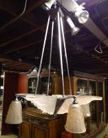 Luminaire: Lustre Art Déco monture en métal argenté (fixation acc, rest) et verr