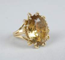 Bijou: Bague en or jaune 18K sertie d'une citrine P: 14,2g TDD env 51/52