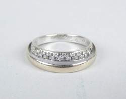 Bijou: Bague/alliance en or blanc 18K sertie de diamants d'env. 0,01cts P:3,1g T