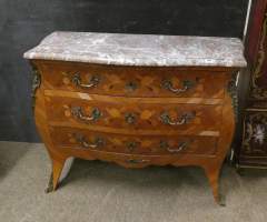 Meuble : Commode à face et cotés galbés de style Louis XV 1ere moitié 20eS