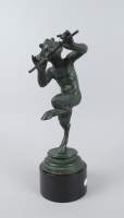 Sculpture : Bronze à patine verte - Satyre jouant à la double flûte - sur socle noir (pt ecl)