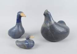 Sculpture : Céramique (3pcs) - Poule & Canards - signé HAUPTMANN Thérèse (20e , 21eS)
