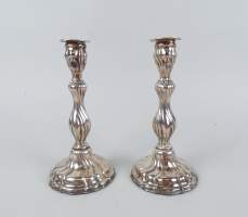 Argenterie : Paire de bougeoirs en argent lestés style baroque XXeS insculpé WB pour l'orfèvre Allemand WILHELM BINDER