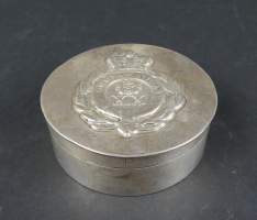 Argenterie : Boite en argent insigne du régiment d'infanterie britannique de fusiliers du Lancashire devise Omnia Audax poinçons Lambert Coventry
