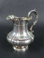 Argenterie : Pot à lait en argent (usure , coups)