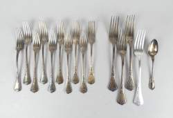 Argenterie : Lot de couverts en argent : 14 fourchettes maison ODIOT + 1 cuillère maison Hénin