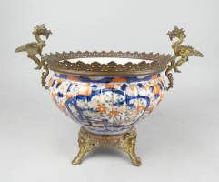 Asiatique : Coupe en porcelaine Imari JAPON à décor de fleurs monture en bronze anses - dragons -