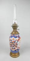 Asiatique : Lampe à pétrole porcelaine Japon Imari a/verre époque Meiji fin 19eS