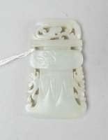 Asiatique : Amulette/ Pendentif (fêl) probablement en jade couleur céladon pâle