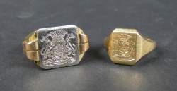 Bijou : Bague/ chevalière (2) - Blason , turris est fortis mimi deus - armoirie famille O'Kelly en or jaune et blanc 18K