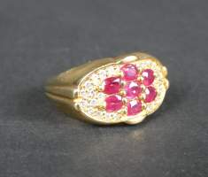 Bijou : Bague en or jaune 18K sertie de diamants et de rubis