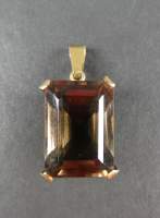 Bijou : Pendentif en or jaune 18K serti d'un quartz fumé