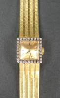 Bijou : Montre bracelet de dame en or jaune 18K boitier carré serti de diamants mouvement à remontoir (en état)
