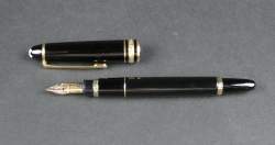 Collection : Stylo plume MONTBLANC petit modèle Meisterstuck remplissage à cartouche avec plume en or 14K