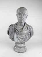 Sculpture : Buste de César en pierre reconstituée patiné (traces d'usures)