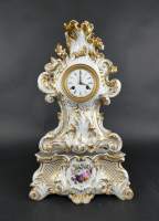 Horloge : Cartel à poser en Porcelaine de style Louis XV mouvement rond signé Morel Paris et sa console