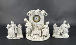 Horloge: Garniture de cheminée en biscuit (pt acc + chv) H:25cm