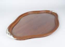 Objet: Plateau violoné en acajou avec poignées en argent dessus verre 39x56cm