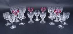 Verrerie: (17) verres(ecl) Val-Saint-Lambert dont 6 guillochés, 4+3 sur pieds ta