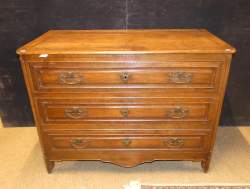 Meuble: Commode en chêne de style Louis XVI fin 18eS début 19eS 3 tiroirs H:93x1