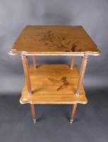 Meuble : Table à thé (ecl) à 2 plateaux différentes essences de bois décor en marqueterie de fleurs signé attribué GALLE Emile