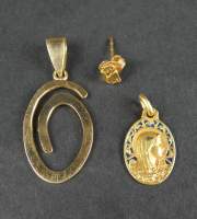 Bijou : Pendentifs (2) - Lettre O - et - Vierge - et boucle d'oreille (seule) - Chat - le tout en or jaune 18K