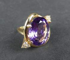 Bijou : Bague en or jaune 18K sertie d'une améthyste et de diamants avec certificat création unique JL Capron