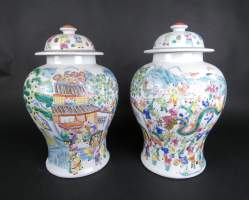 Asiatique: Paire de potiches couvertes en Porcelaine de Chine à décor -Hundred B