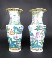 Asiatique: Paire de vases à anses de chien fô en porcelaine de Chine H:42,5cm