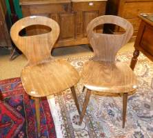 Meuble: 2 chaises de bistrot estampillées Baumann modèle rustique dite fourmi (é