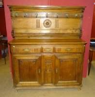 Meuble: Dresse de Charleroi en chêne sculpté fin 18e début 19eS
