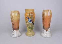 Verrerie : attribué à LEGRAS (3pcs) : paire de vases à décor hivernal animé + 1 vase à décor d'un oiseau