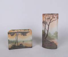 Verrerie : 2 vases quadrangulaires signé LEGRAS décor de paysage gravé à l'acide