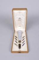 Objets : Nécessaire à ombrelle en vermeil insculpation 935 émaillé et peint sertie d'une améthyste par la maison WOLFERS Frères Bruxelles