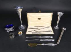 Argenterie : objets en argent certains lestés ou fourrés dont : nécessaire d'écriture , boite…