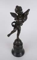 Sculpture: Bronze à patine brune figurant un Amour/ chérubin au dauphin signé d'