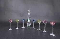 Verrerie : Cristal taillé Val Saint Lambert : Carafe et 7 verres à liqueur (1 egr)