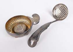 Argenterie : tastevin en argent + louche ajourée en argent
