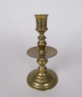 Objet : Bougeoir en bronze à plateau 17eS