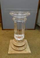 Meuble : Colonne/pied de table en marbre et plexiglas