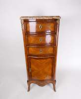 Meuble : Chiffonier galbé de style Louis XV en marqueterie de bois de rose fin 19e début 20eS