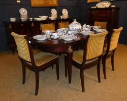 Meuble : Salle à manger de style Empire en placage d'acajou (ecl , rayures, chocs)
