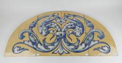 Céramique : Imposte en majolique décor de têtes de bélier (ecl , egr) dans le livre - Les Briqueteries et tuileries du brabant - autre exempl musée de la porte