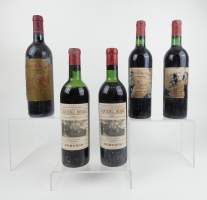 Vin : 5 bouteilles de Pomerol : 1 Gombault - Guillot 1939 (EA) , 2 Château Nenin 1967 (1 niveau mi - épaule) , 2 Château De Sales 1975 (EA)