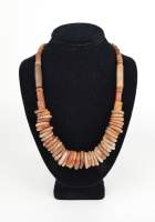 Bijou ethnique : Collier très ancien de perles probablement en partie en corail EU ONLY