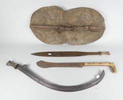 Africain : 2 épées + 1 machette + 1 bouclier ethno divers
