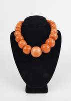 Asiatique : EU ONLY bijou ethnique , collier ras de cou , perles de corail et 2 perles en argent